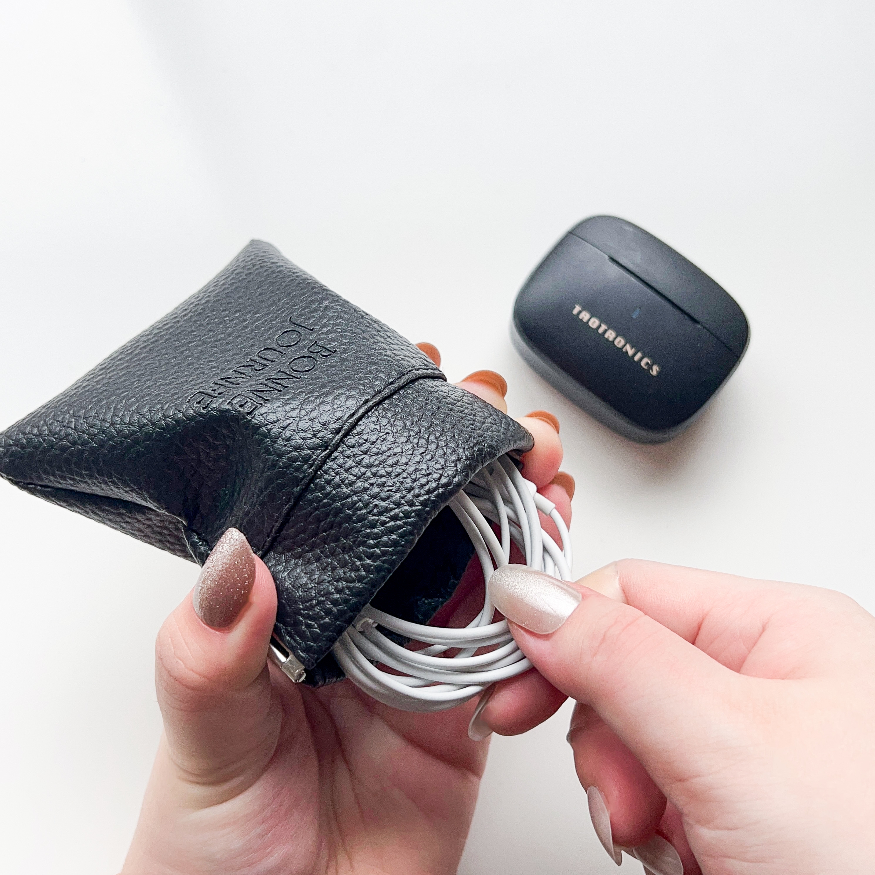 CanDo(キャンドゥ)の「LOVEHOME カラビナ付ミニポーチ」