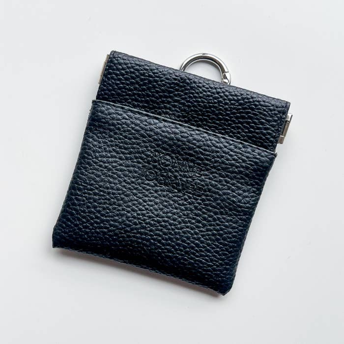 CanDo(キャンドゥ)の「LOVEHOME カラビナ付ミニポーチ」