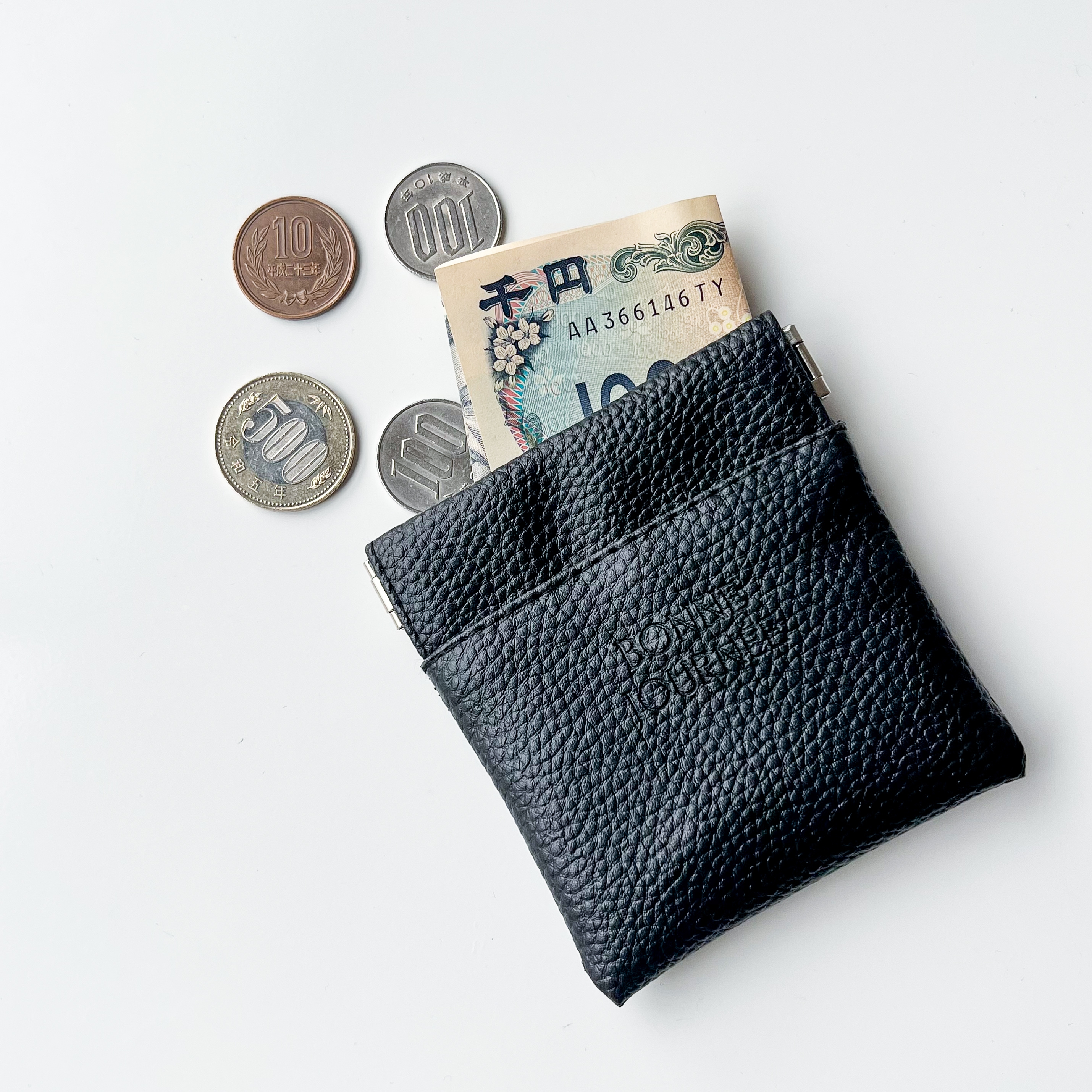 CanDo（キャンドゥ）の「LOVEHOME カラビナ付ミニポーチ」