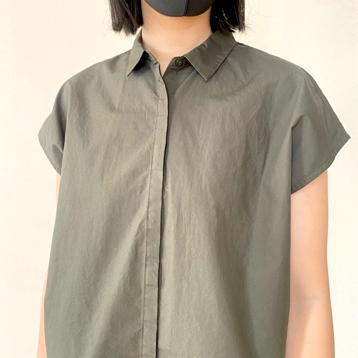 ユニクロの「クロップドシャツ/ノースリーブ」