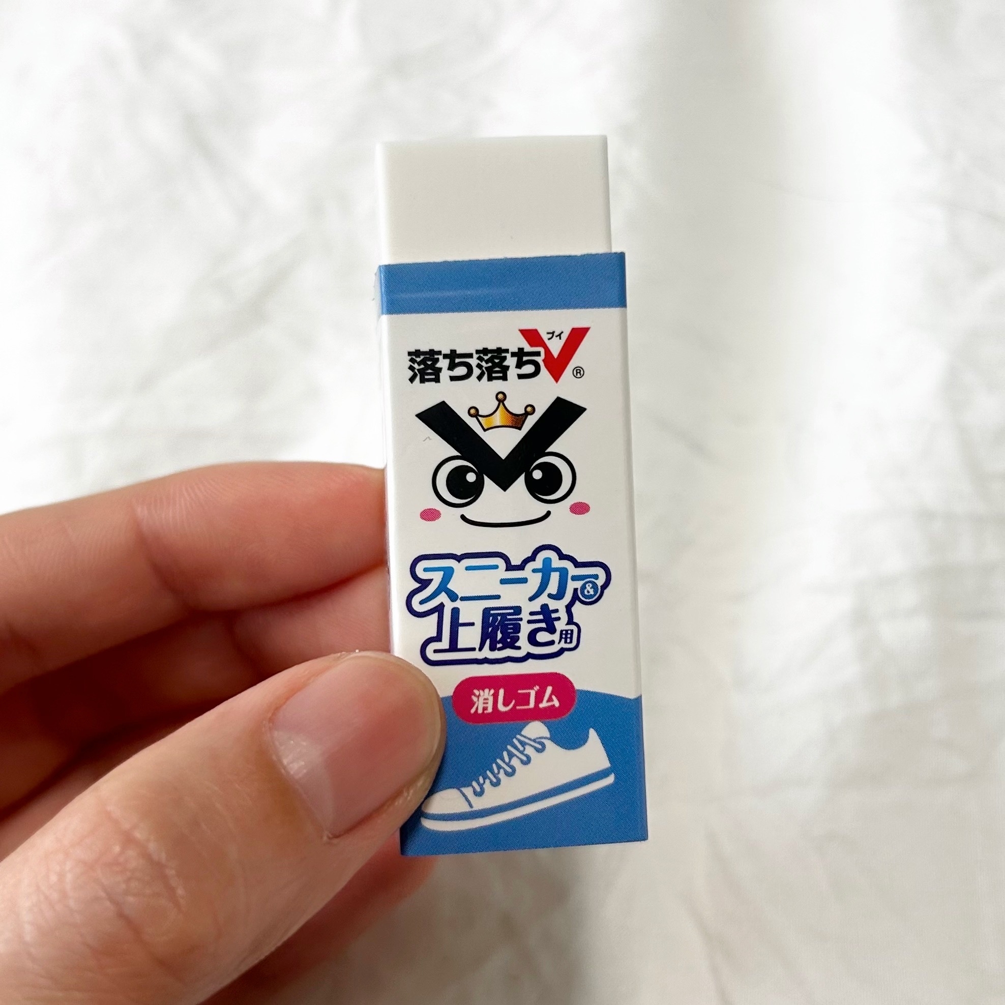 DAISO(ダイソー)の「スニーカー&上履き用消しゴム(落ち落ちV)」