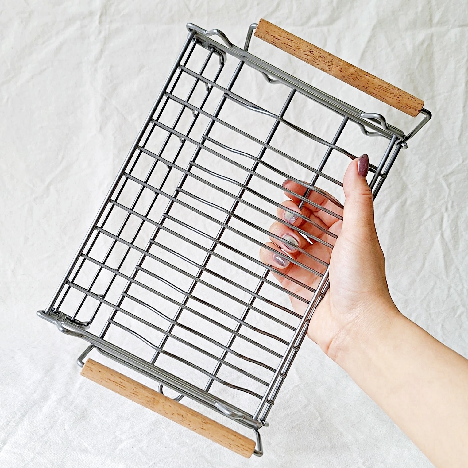 スリーコインズ「ウッドハンドル折りたたみディッシュラック/KITINTO」