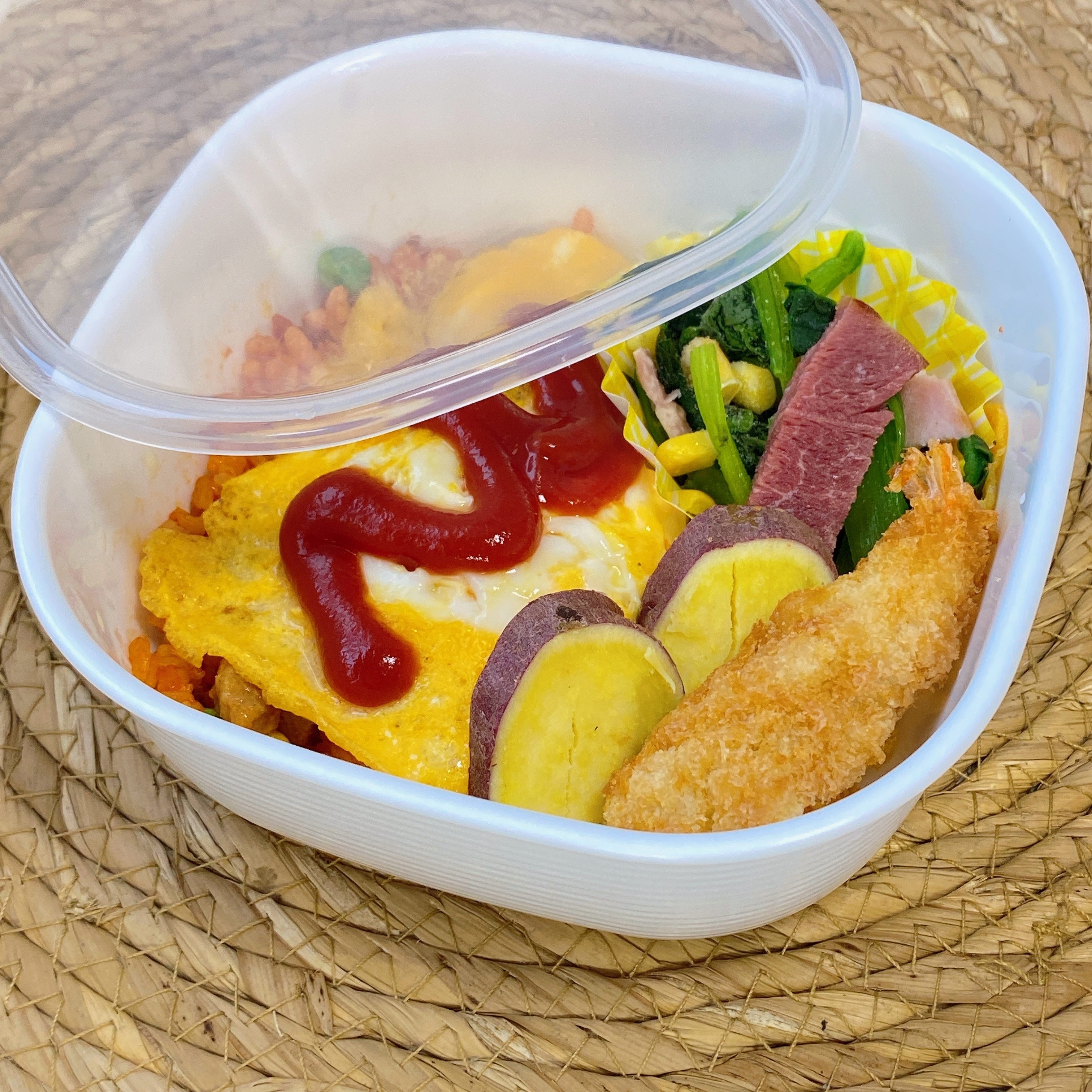 ダイソーの「そのまま食卓ボウル角大」