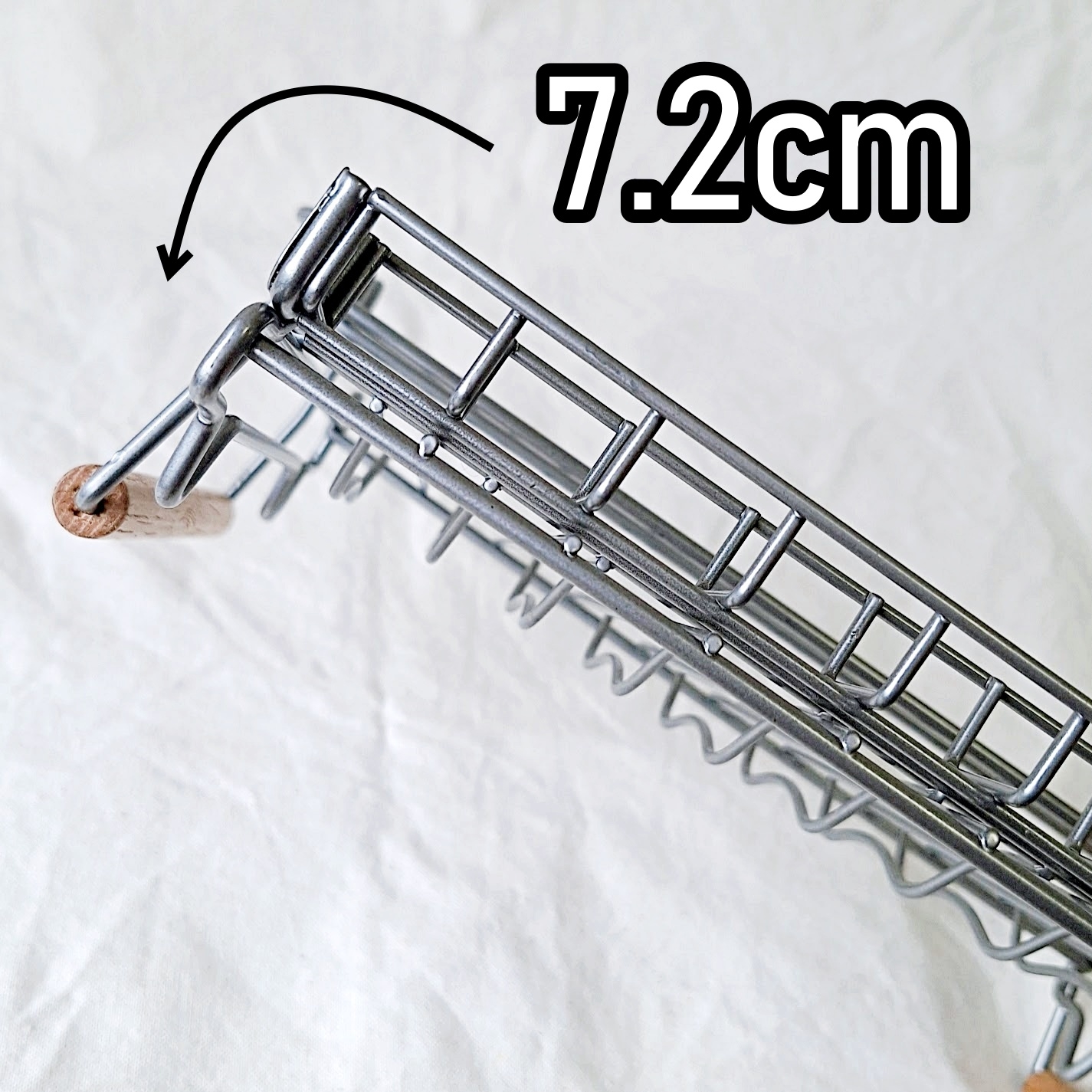 7.2cmの金属ラックの拡大図。