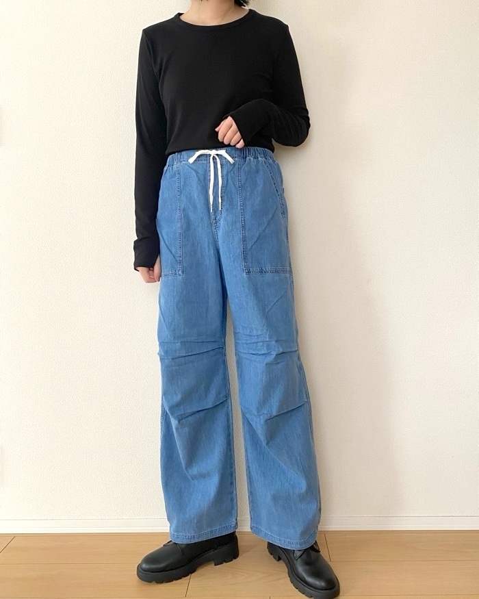 GUの「ライトデニムプルオンパンツ+E」