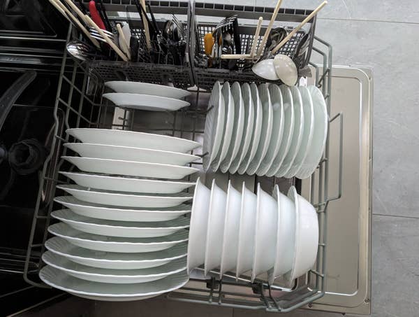 Reddit post showing neatly arranged dishes in a dishwasher. The image is about the satisfaction of a perfectly organized fit