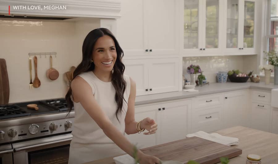 Selena Gomez Cooking Show Selena And Chef Stream Selena Gomez