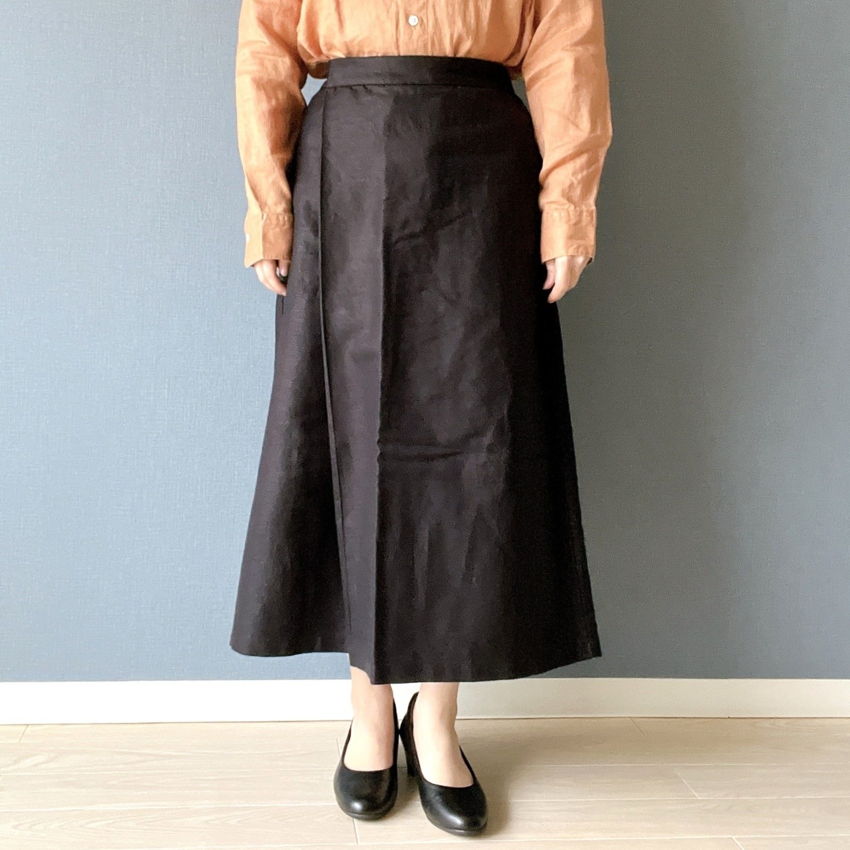 無印良品の「婦人 ヘンプ混 ツイルラップワイドスカートパンツ」