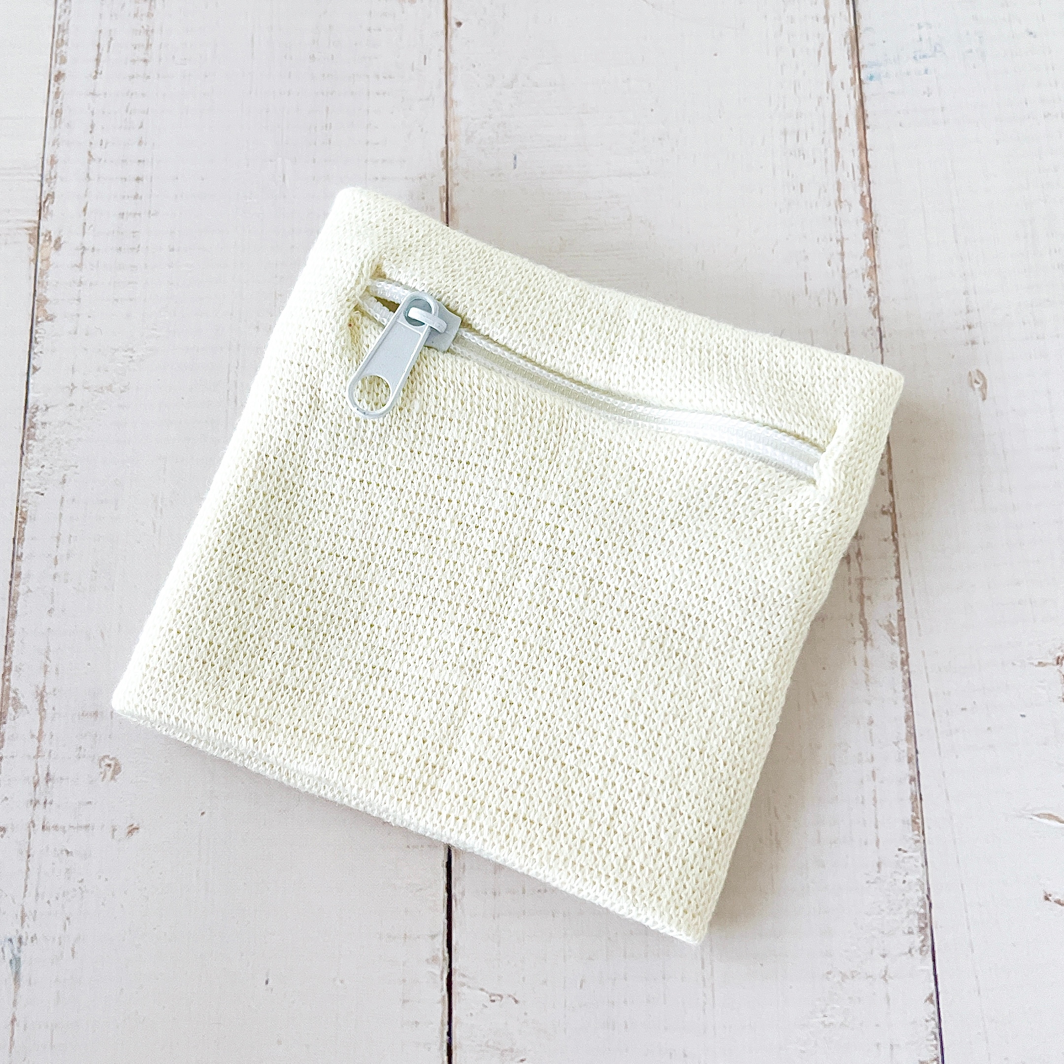 Seria（セリア）の「リストバンドポーチ」