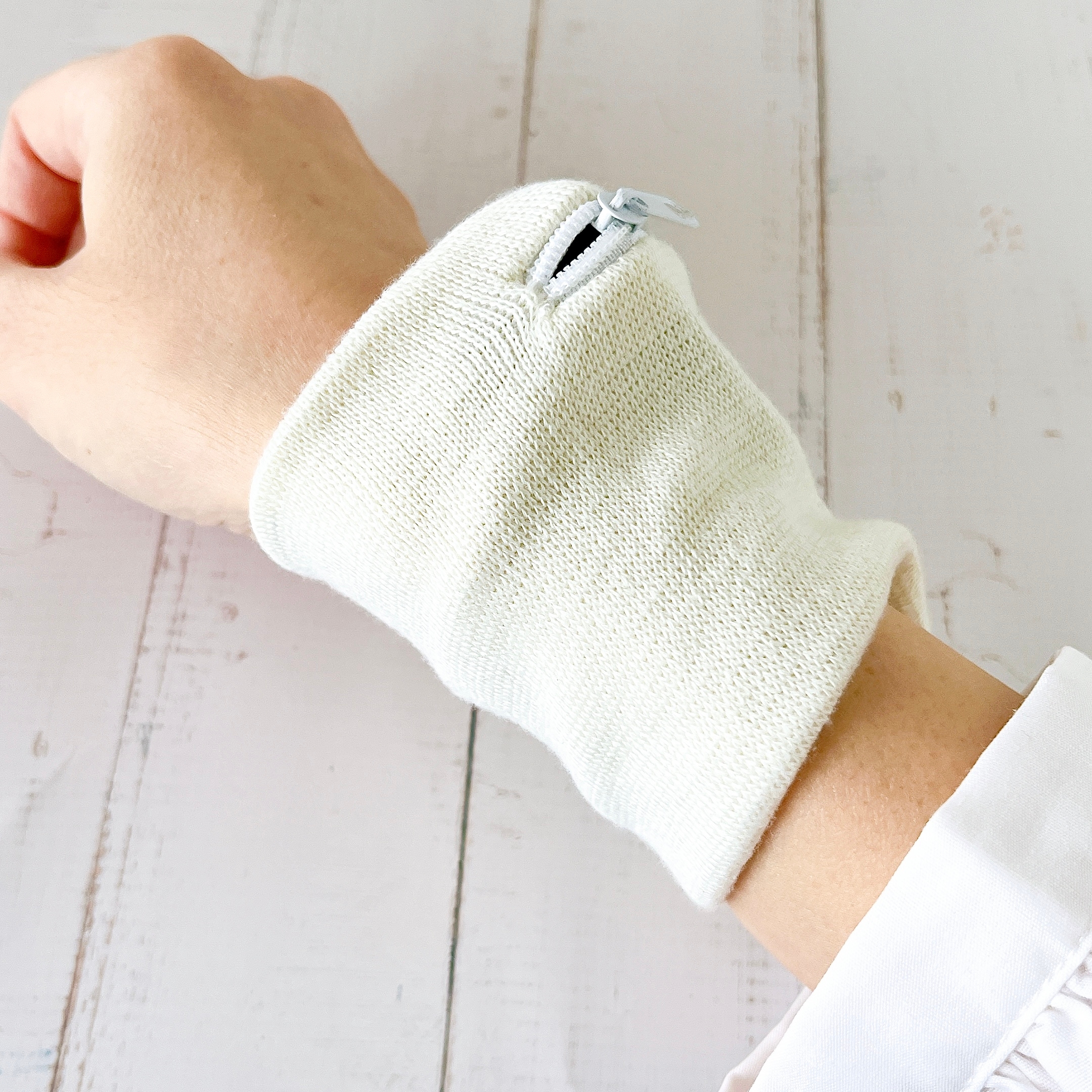 Seria（セリア）の「リストバンドポーチ」