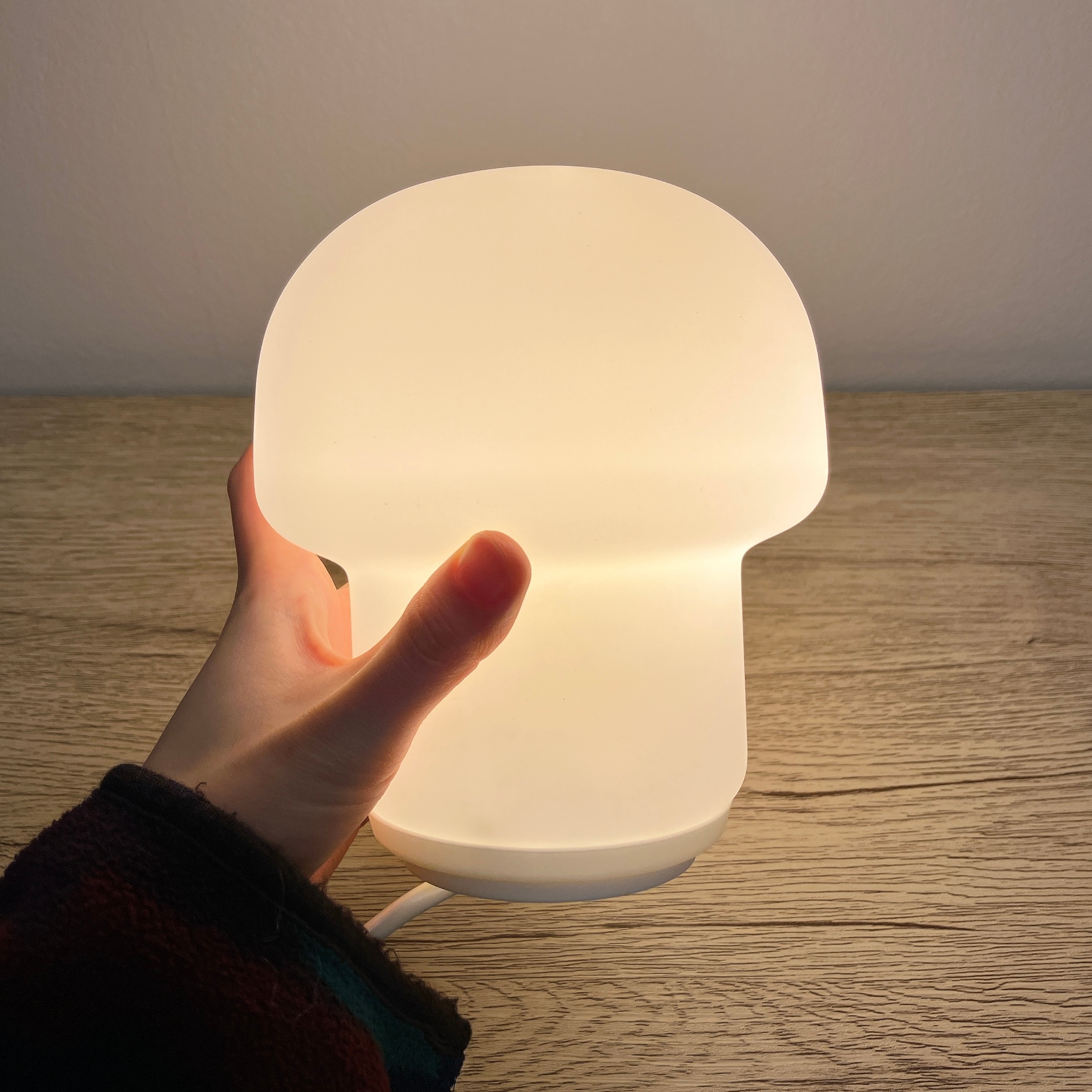 IKEA(イケア)の「TOKABO トカボ テーブルランプ」