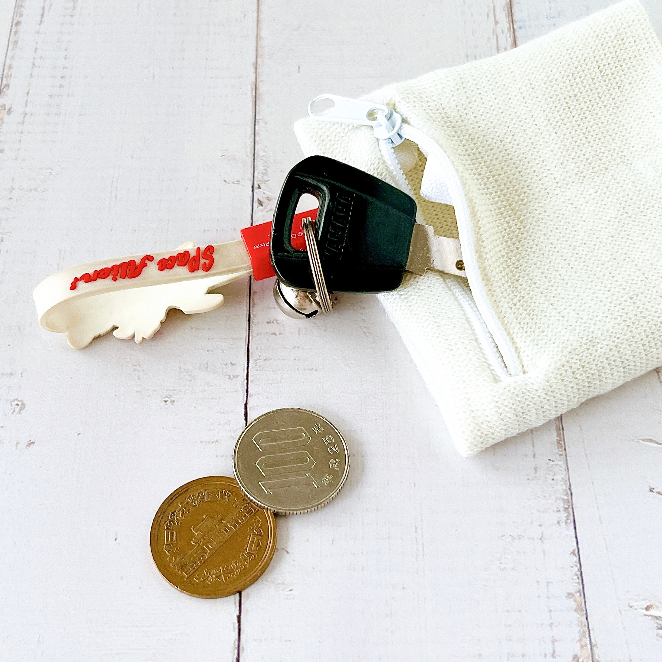 Seria（セリア）の「リストバンドポーチ」