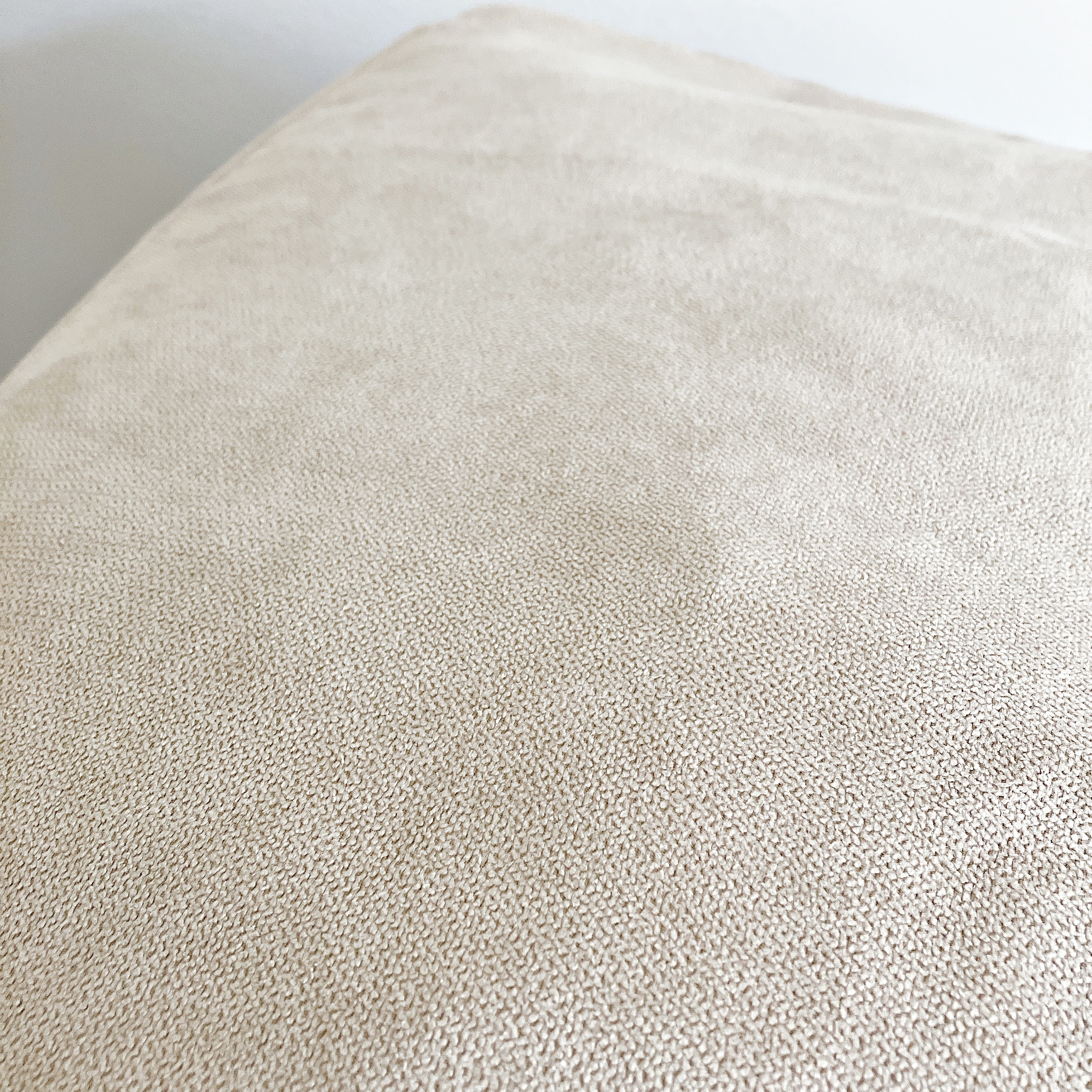 ニトリの「【デコホーム商品】布団収納クッションカバー シェニーIV（アイボリー）」