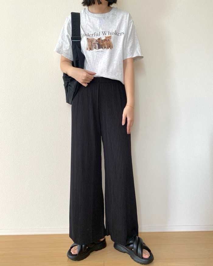 ユニクロの「プリーツパンツ」