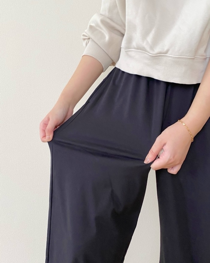 ユニクロの「ジャージーギャザーパンツ」