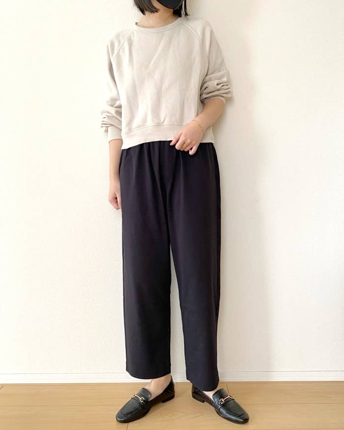 ユニクロの「ジャージーギャザーパンツ」