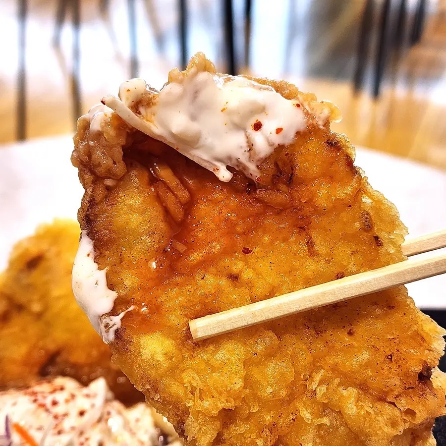 丸亀製麺の「甘辛しょうがダレのはみ出る豚天ぶっかけうどん」