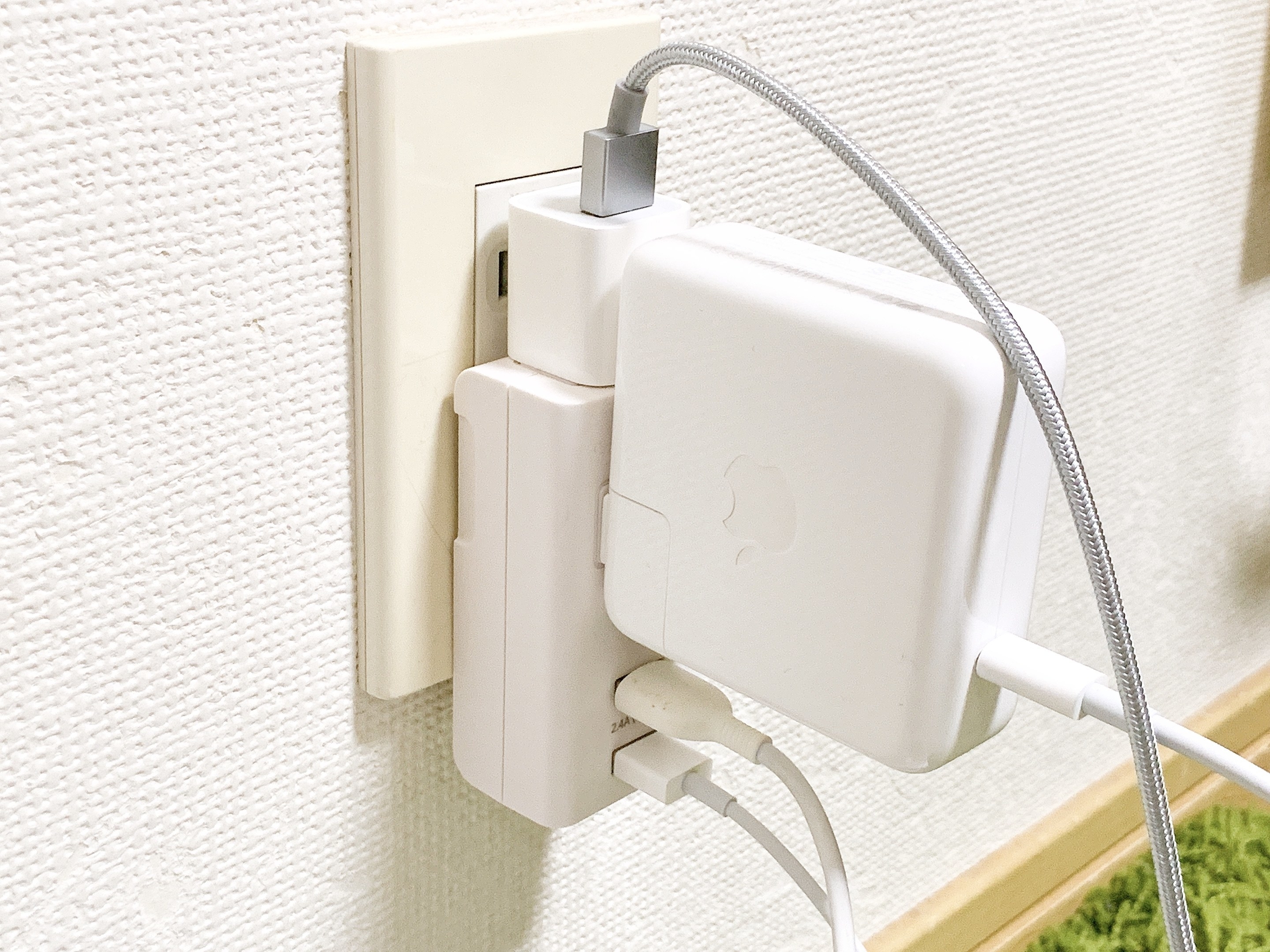 DAISO(ダイソー)「USBコンセントタップ」