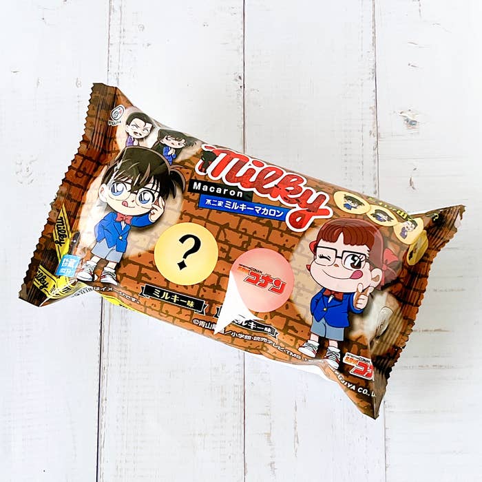 FamilyMart(ファミリーマート)「コナンマカロン ミルキー味&苺ミルキー味」