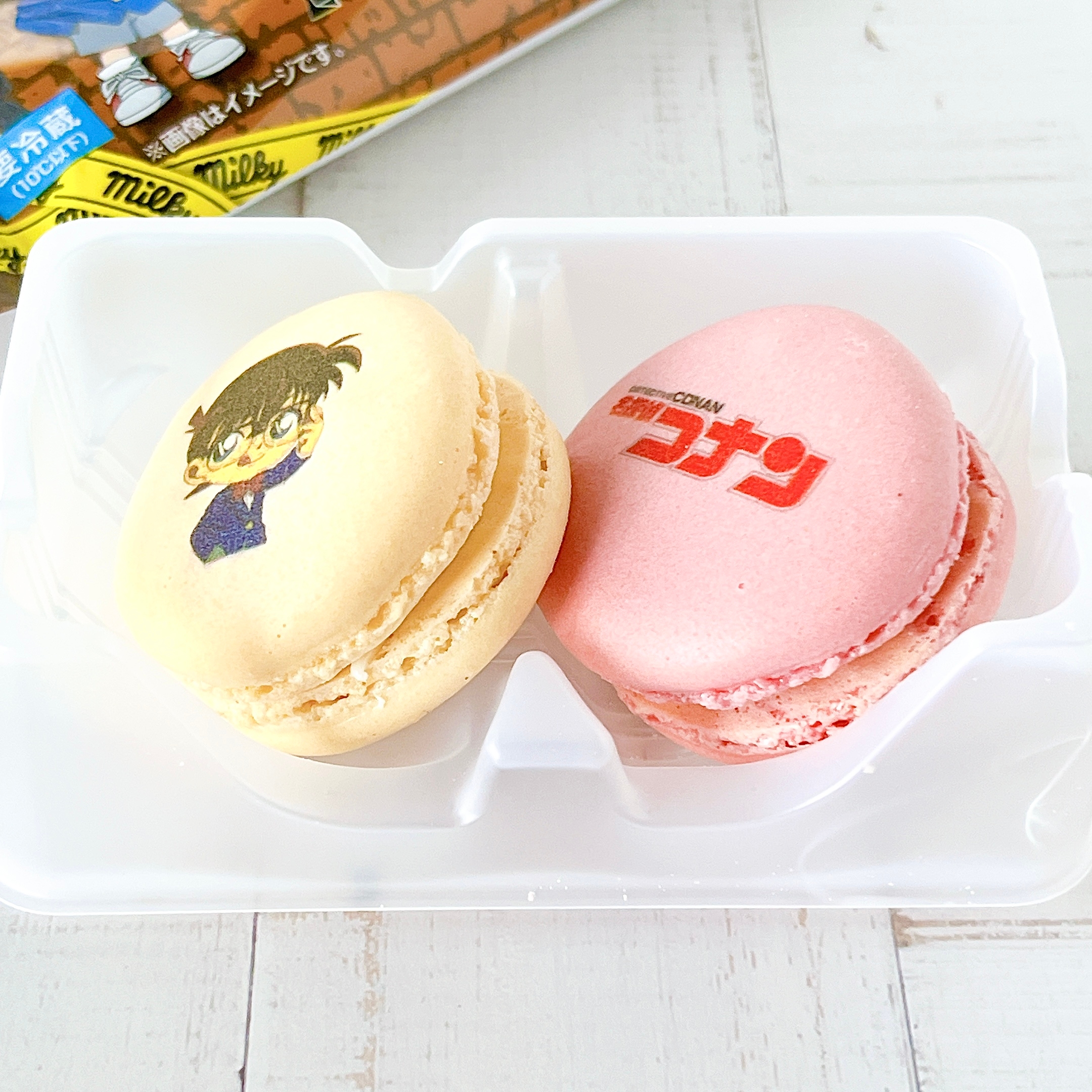 FamilyMart(ファミリーマート)「コナンマカロン ミルキー味&苺ミルキー味」