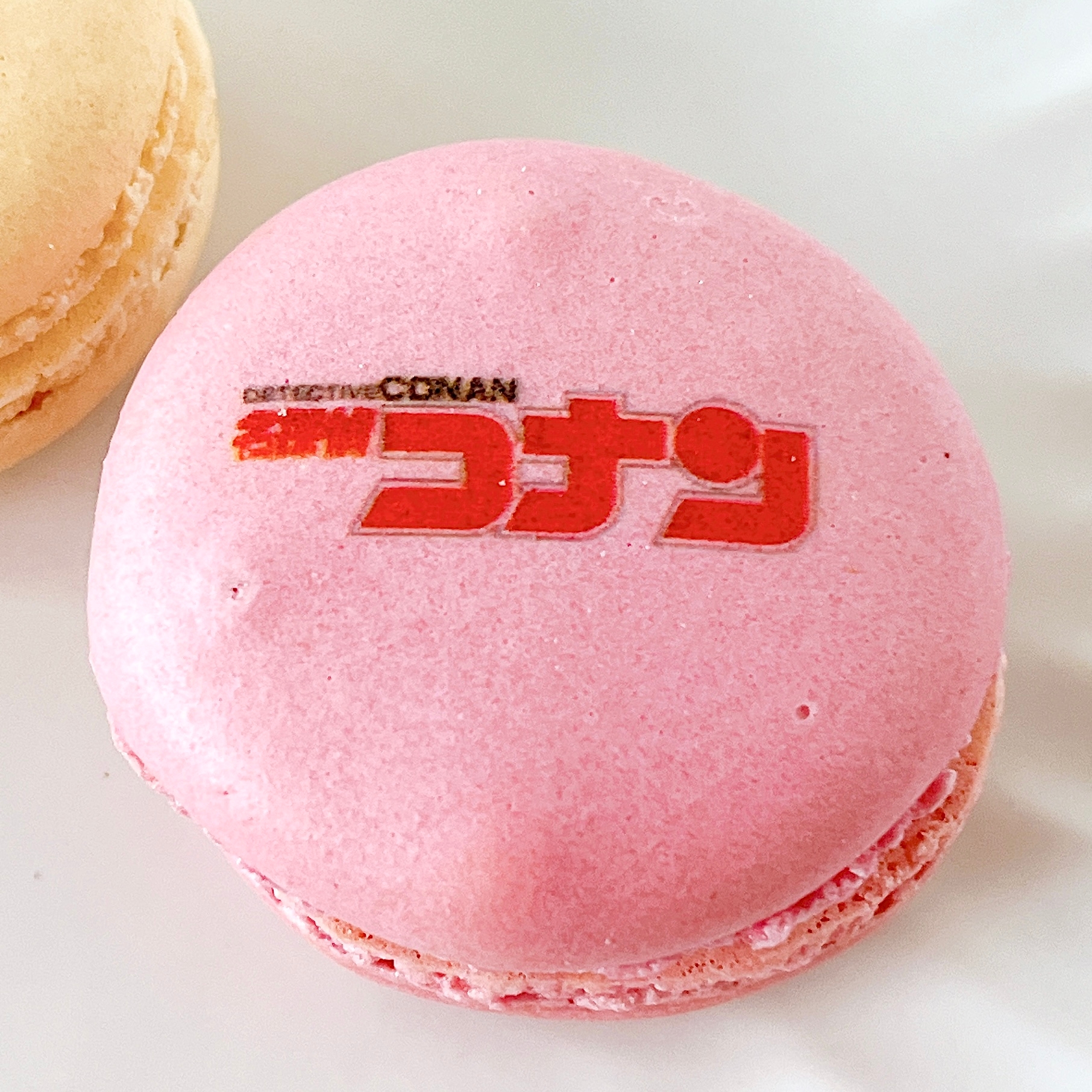 FamilyMart(ファミリーマート)「コナンマカロン ミルキー味&苺ミルキー味」