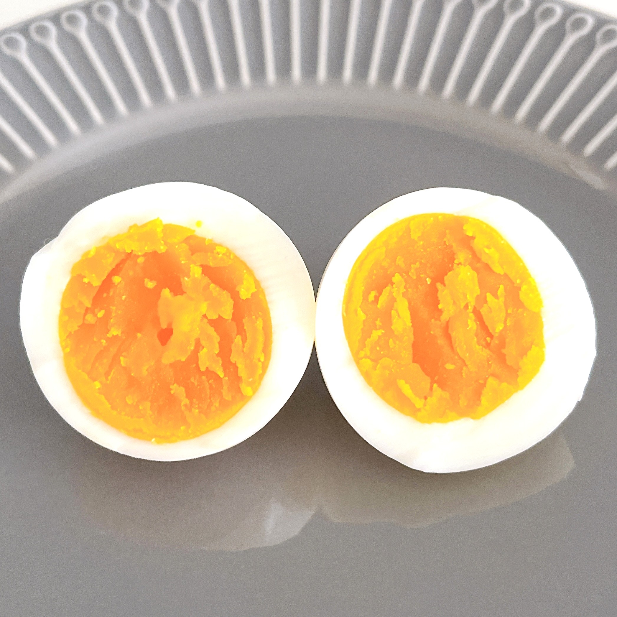 3COINSの「《レンジで簡単》ゆでたまごメーカー/KITINTO」