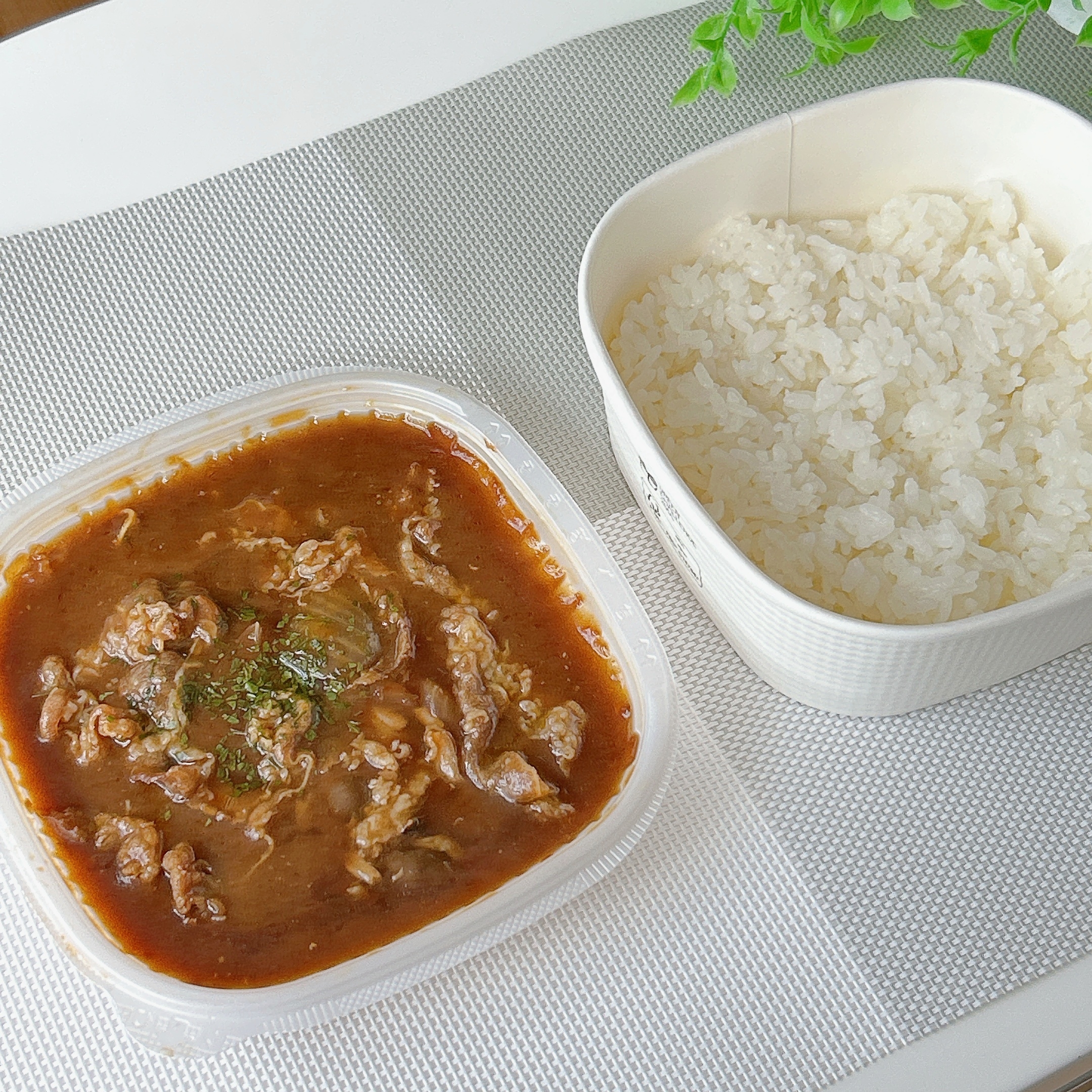 セブン-イレブンの「牛肉の旨みとけこむ ハヤシライス」