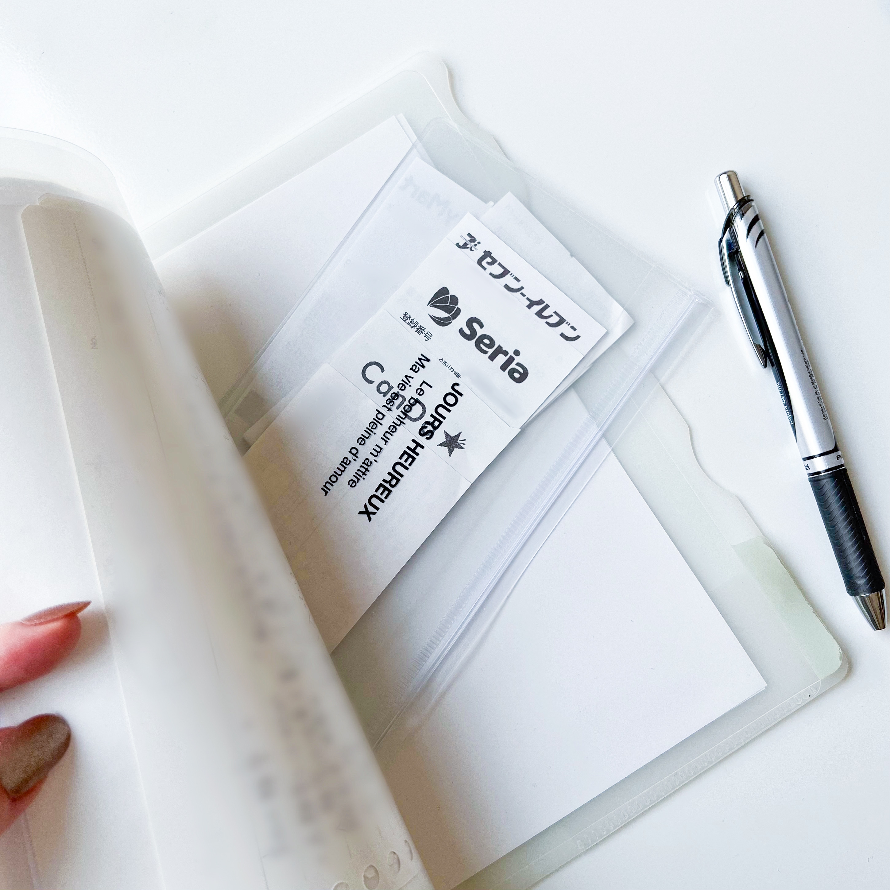 CanDo(キャンドゥ)の「フラットケース 仕切り付き」