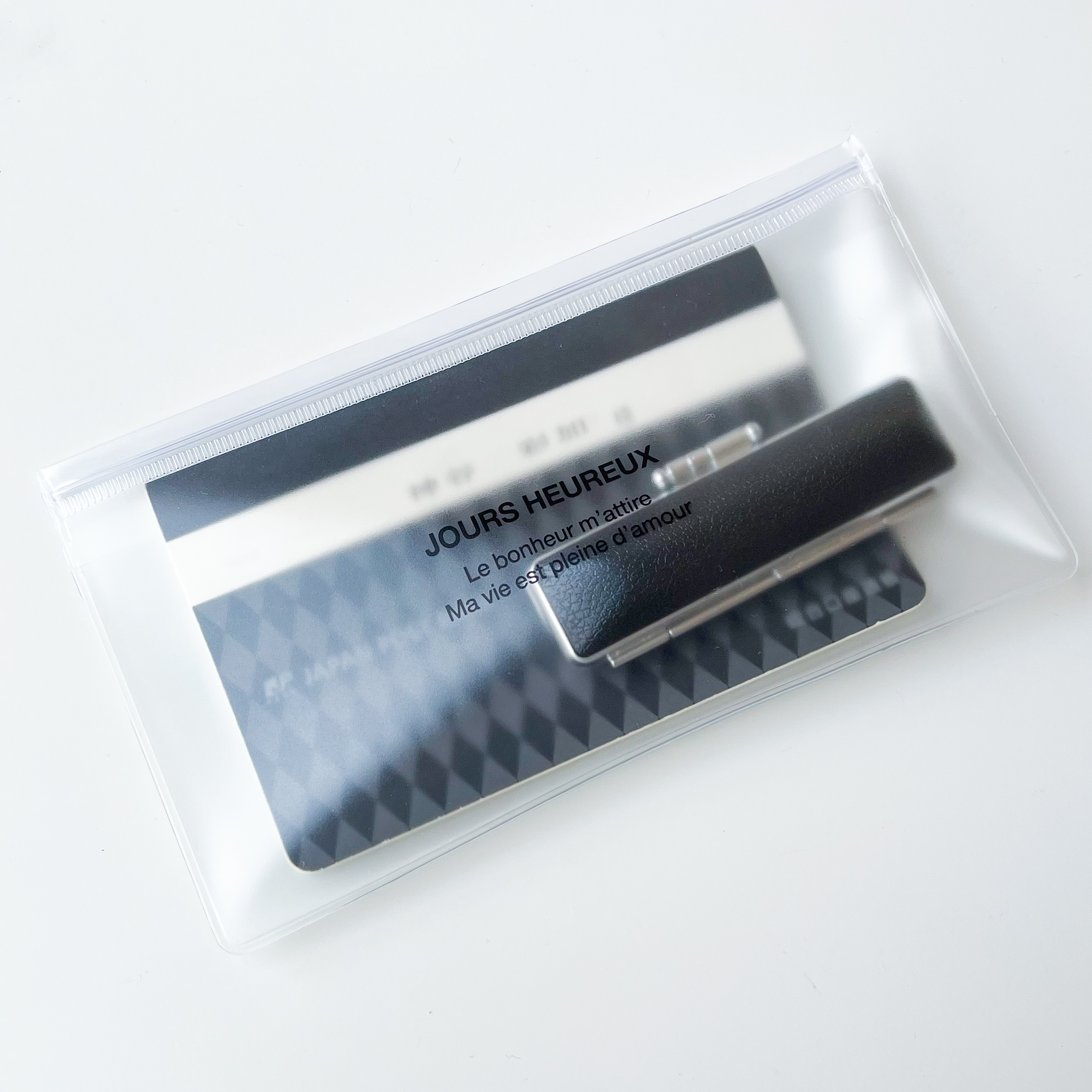 CanDo(キャンドゥ)の「フラットケース 仕切り付き」