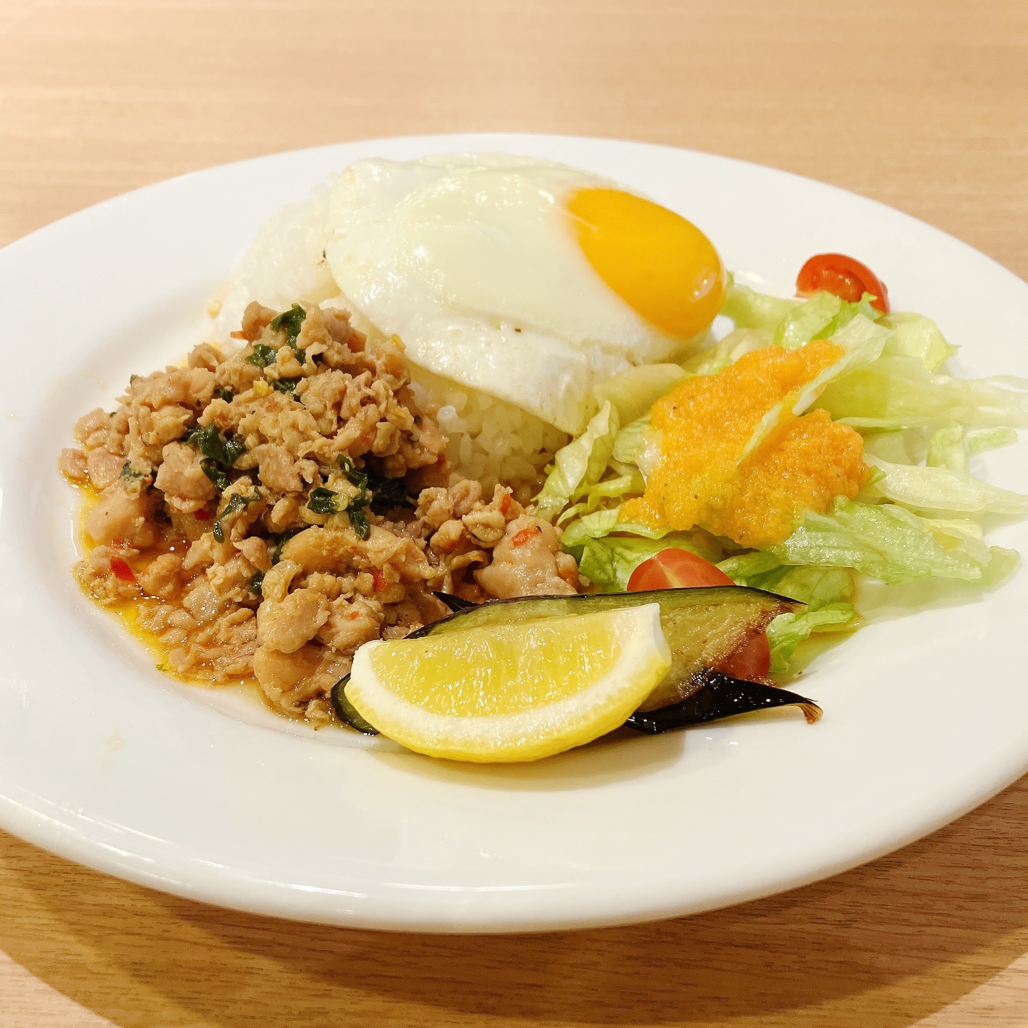 デニーズ「鶏肉のバジル炒めごはん~ガパオ・ガイ」