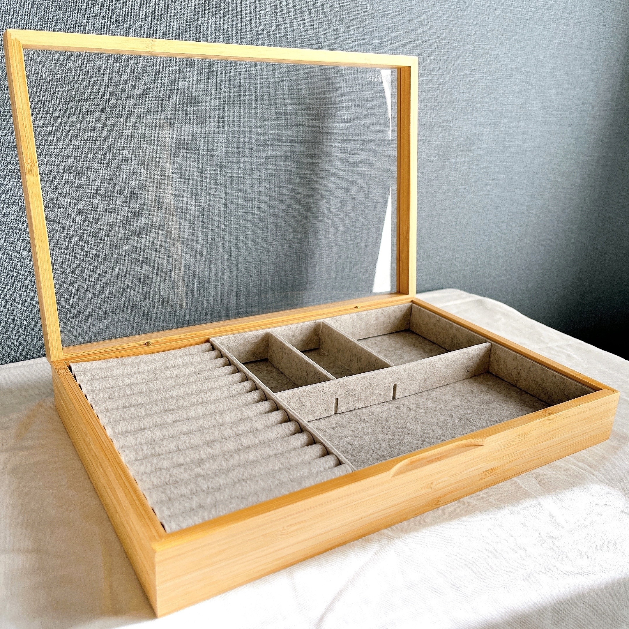 イケアのおすすめ収納グッズ「HALSREM ハルスレム ジュエリーボックス 仕切り付き」