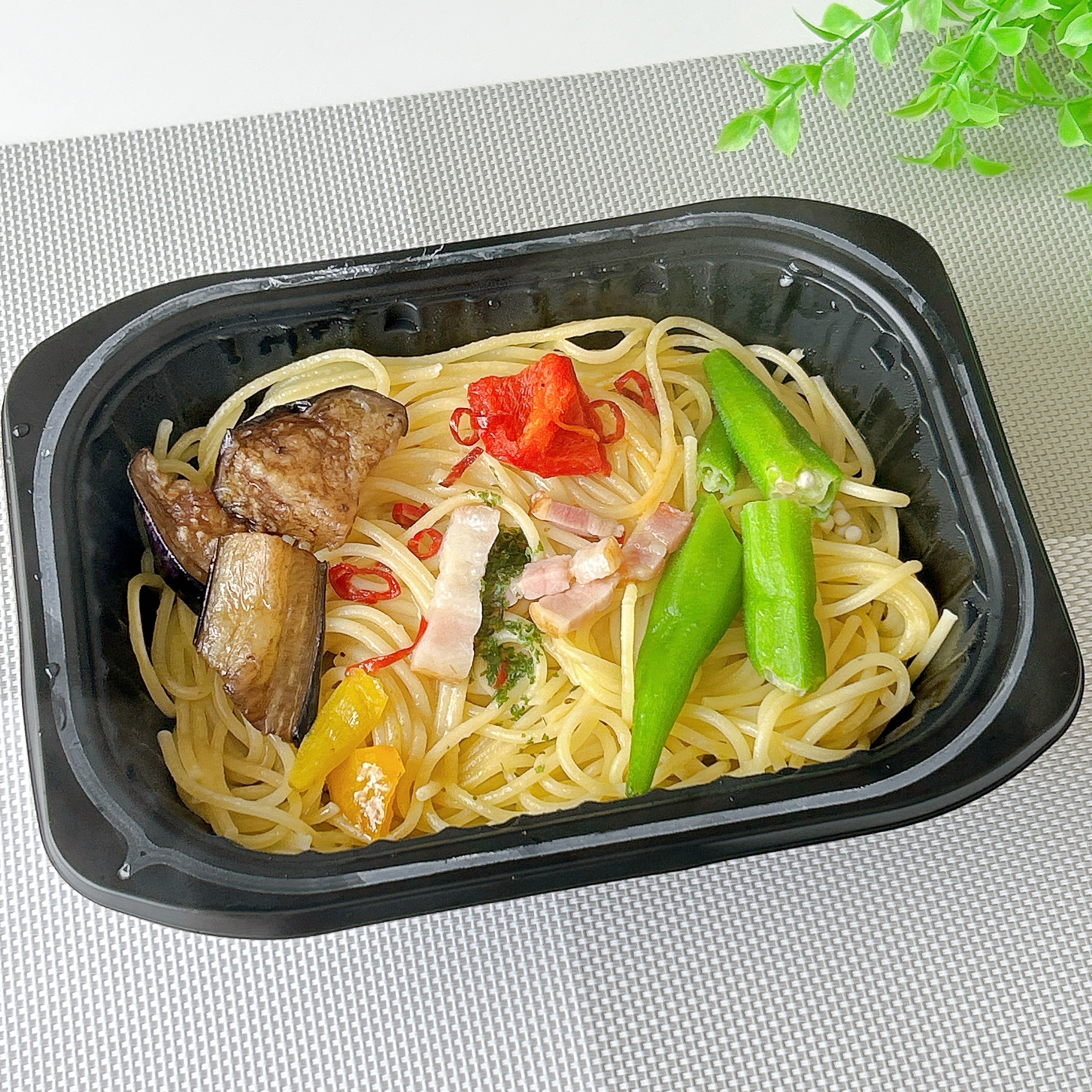 LAWSON（ローソン）の「ごろっと野菜のペペロンチーノ」