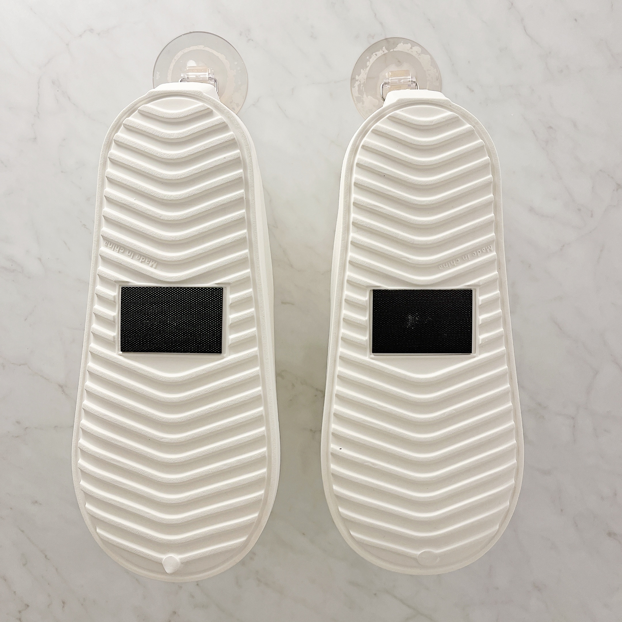 DAISO(ダイソー)の「マグネット付お風呂ブーツ」