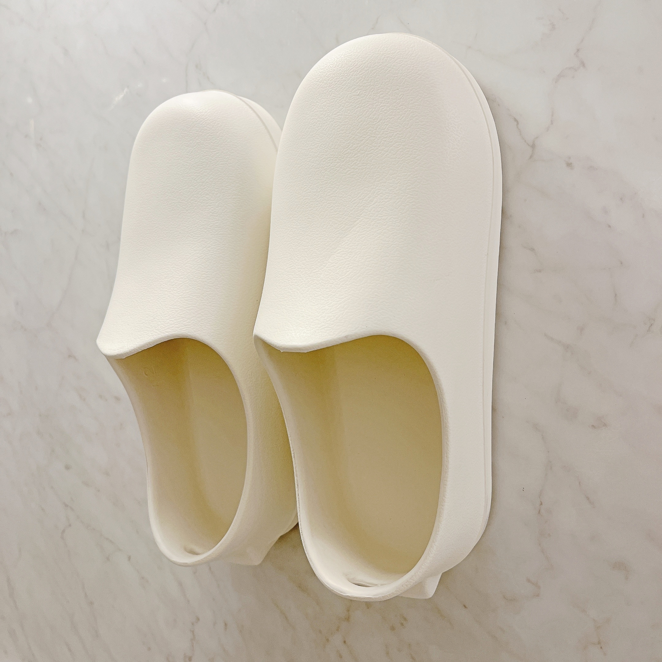 DAISO(ダイソー)の「マグネット付お風呂ブーツ」