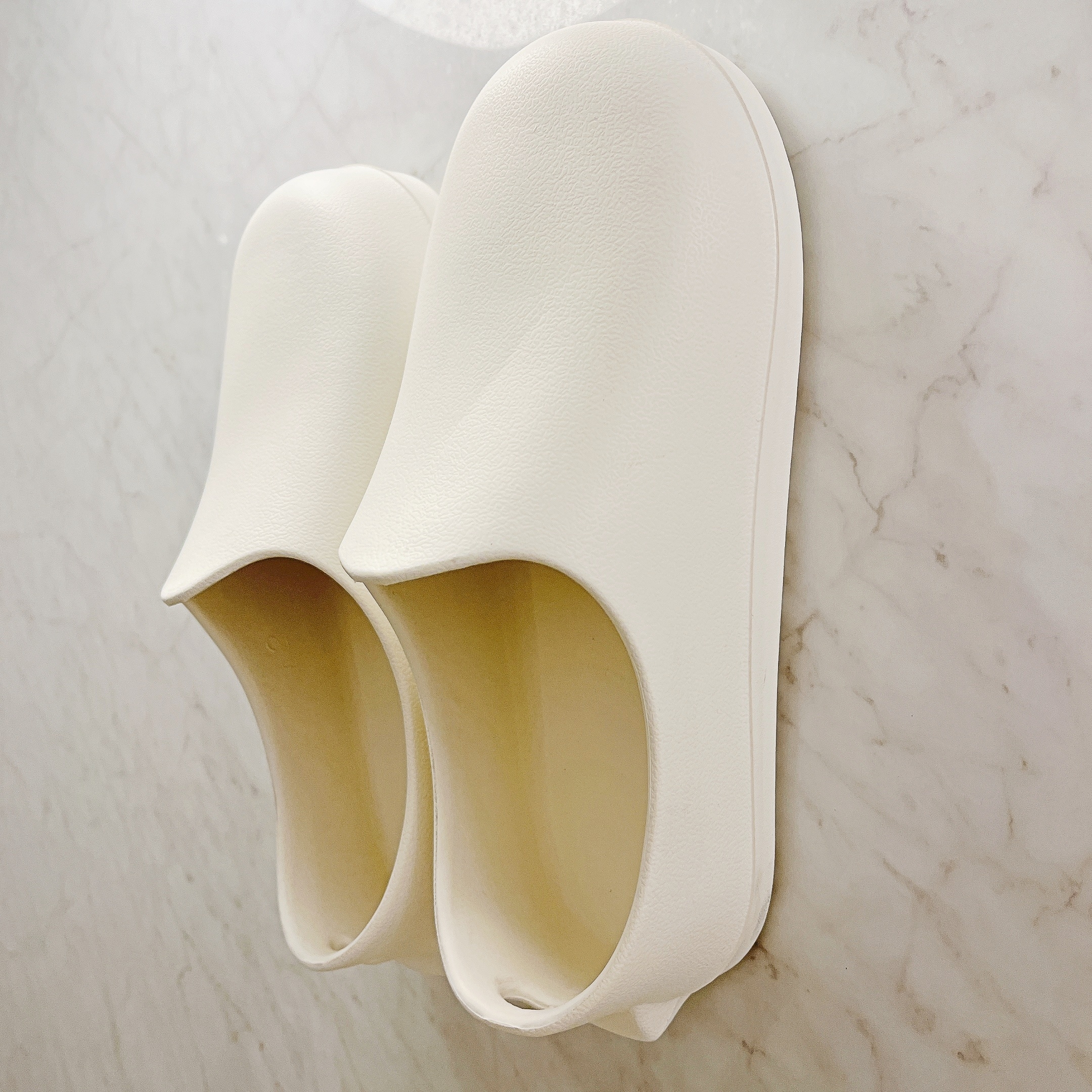 DAISO(ダイソー)の「マグネット付お風呂ブーツ」