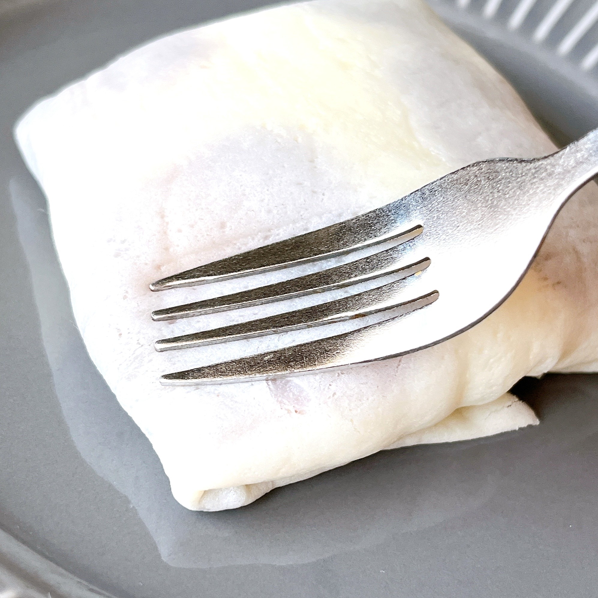 セブンイレブンの「東京都産牛乳使用 モーモークレープ」