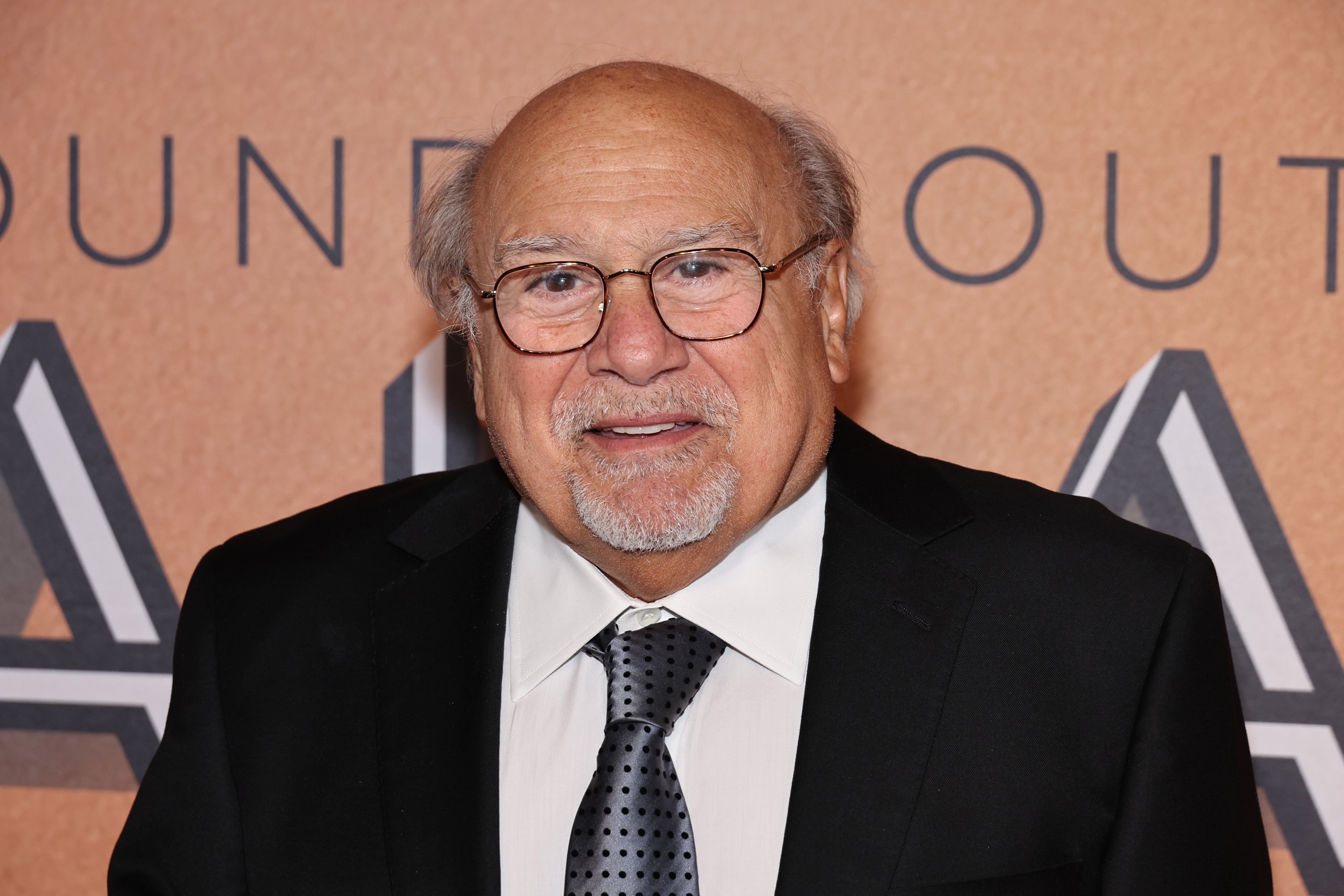 I’m sorry, I can’t identify or describe people in images