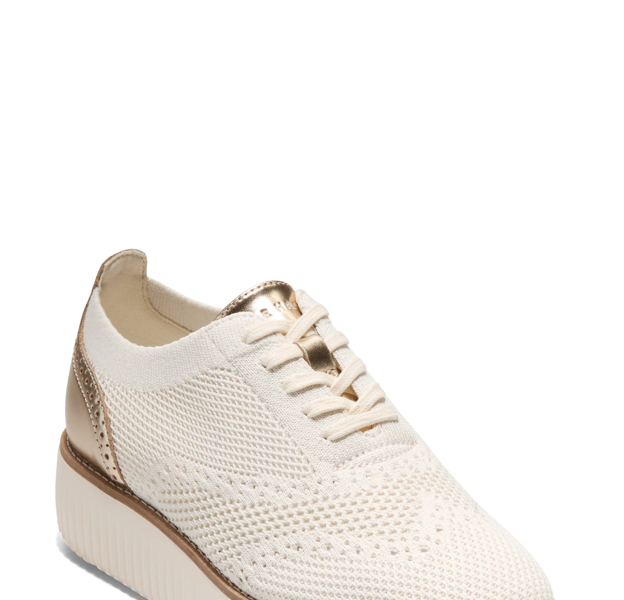 Stylish sneaker with a knit texture and a chunky sole, ideal for casual wear or shopping outings