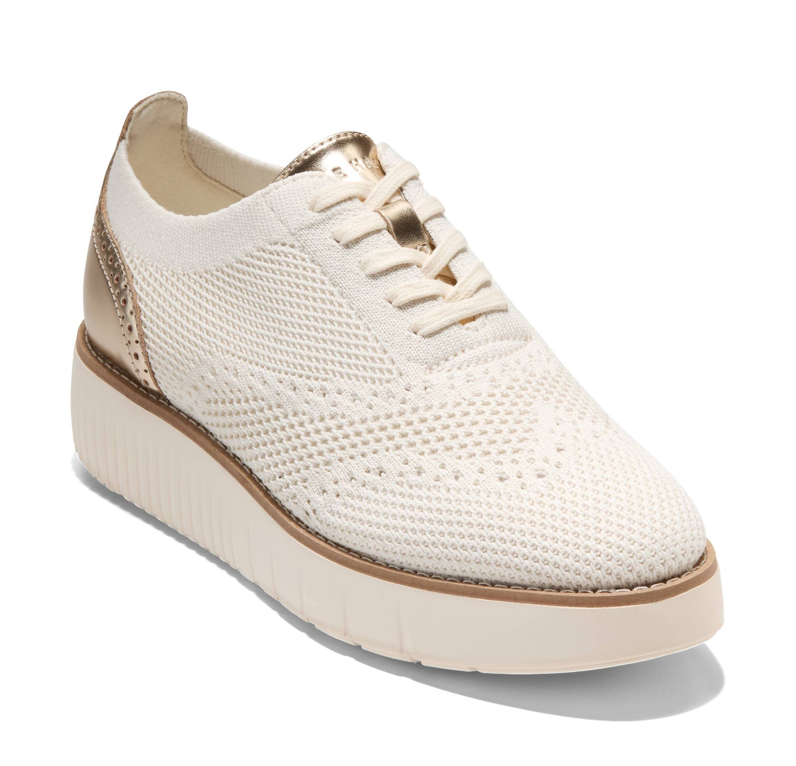 Stylish sneaker with a knit texture and a chunky sole, ideal for casual wear or shopping outings