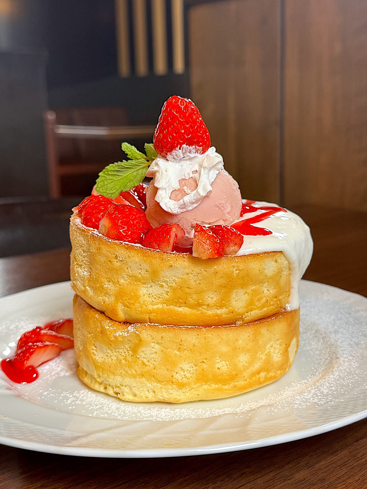 星乃珈琲の「苺たっぷりスフレパンケーキ/ダブル」