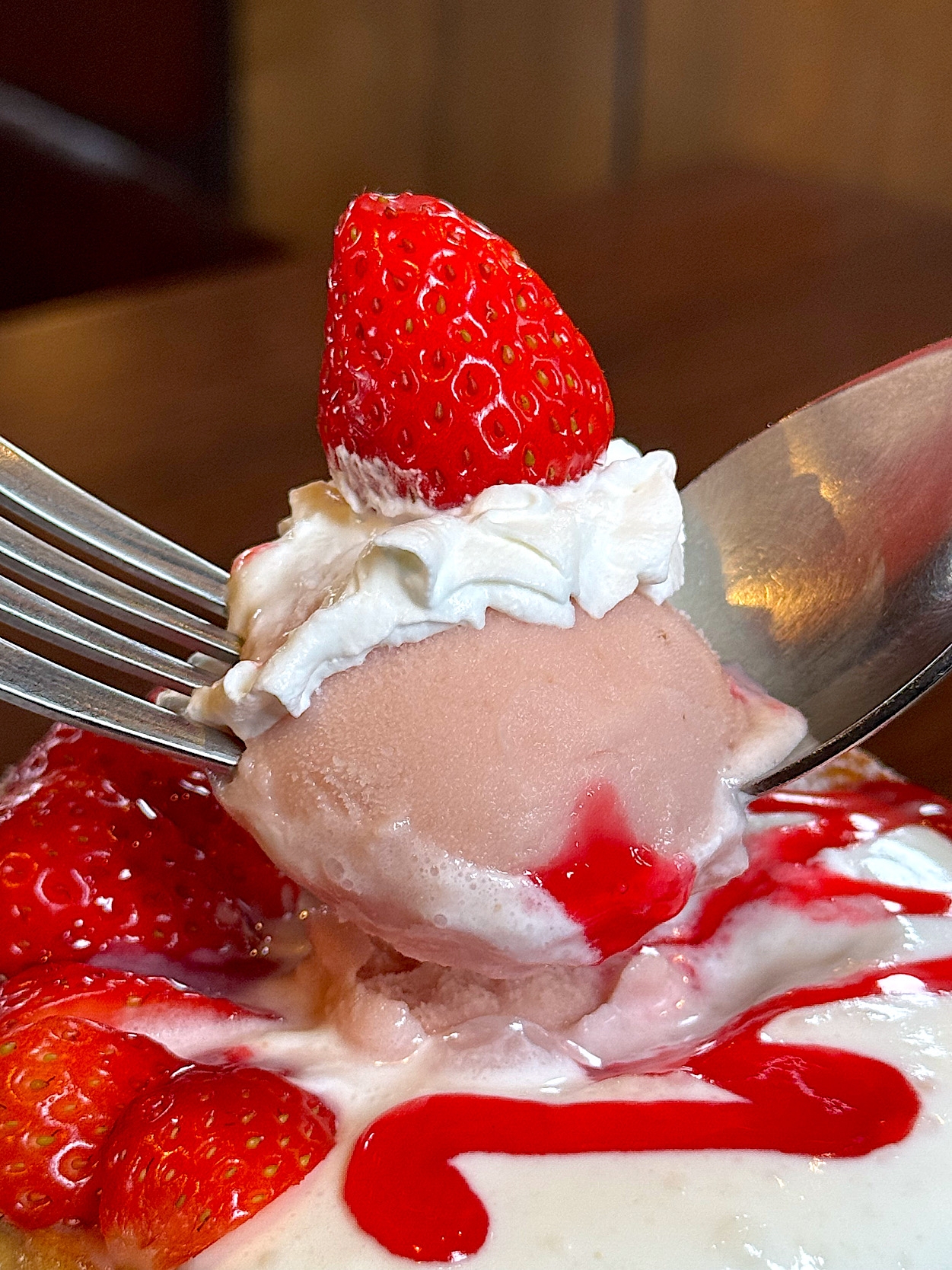 星乃珈琲の「苺たっぷりスフレパンケーキ/ダブル」