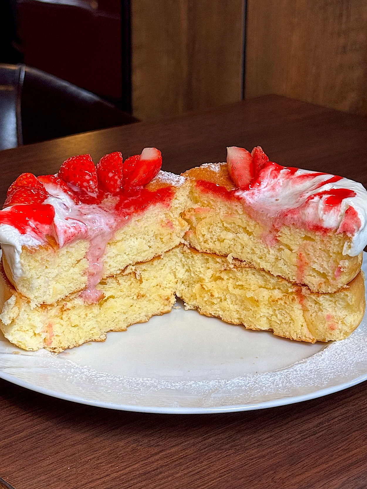 星乃珈琲の「苺たっぷりスフレパンケーキ/ダブル」