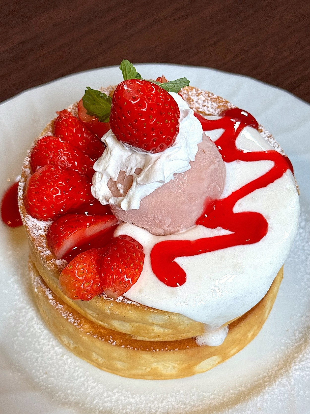 星乃珈琲の「苺たっぷりスフレパンケーキ/ダブル」