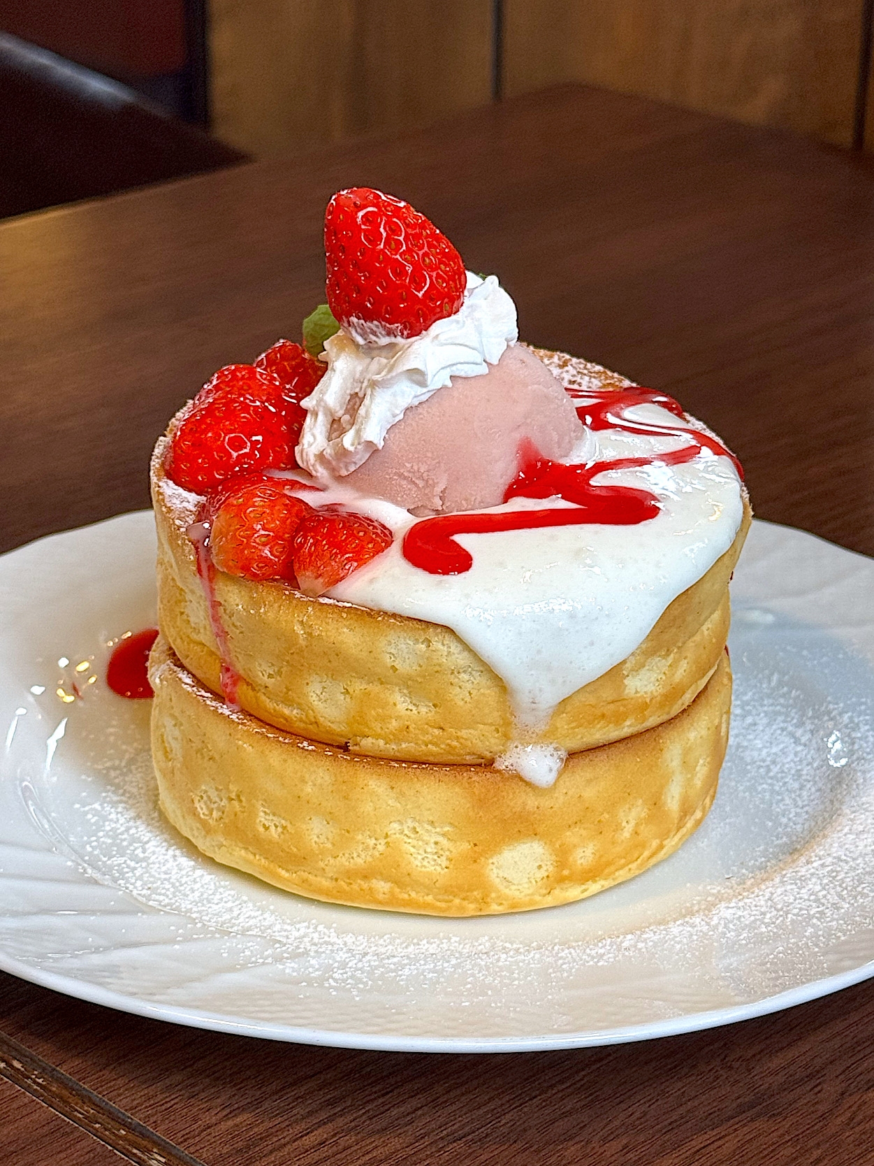 星乃珈琲の「苺たっぷりスフレパンケーキ/ダブル」