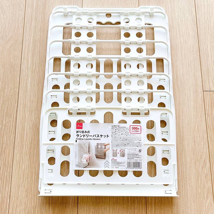 DAISO(ダイソー)の「折り畳み式ランドリーバスケット」