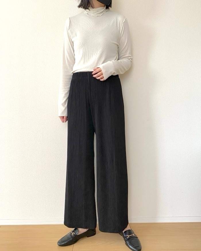 ユニクロの「プリーツパンツ」
