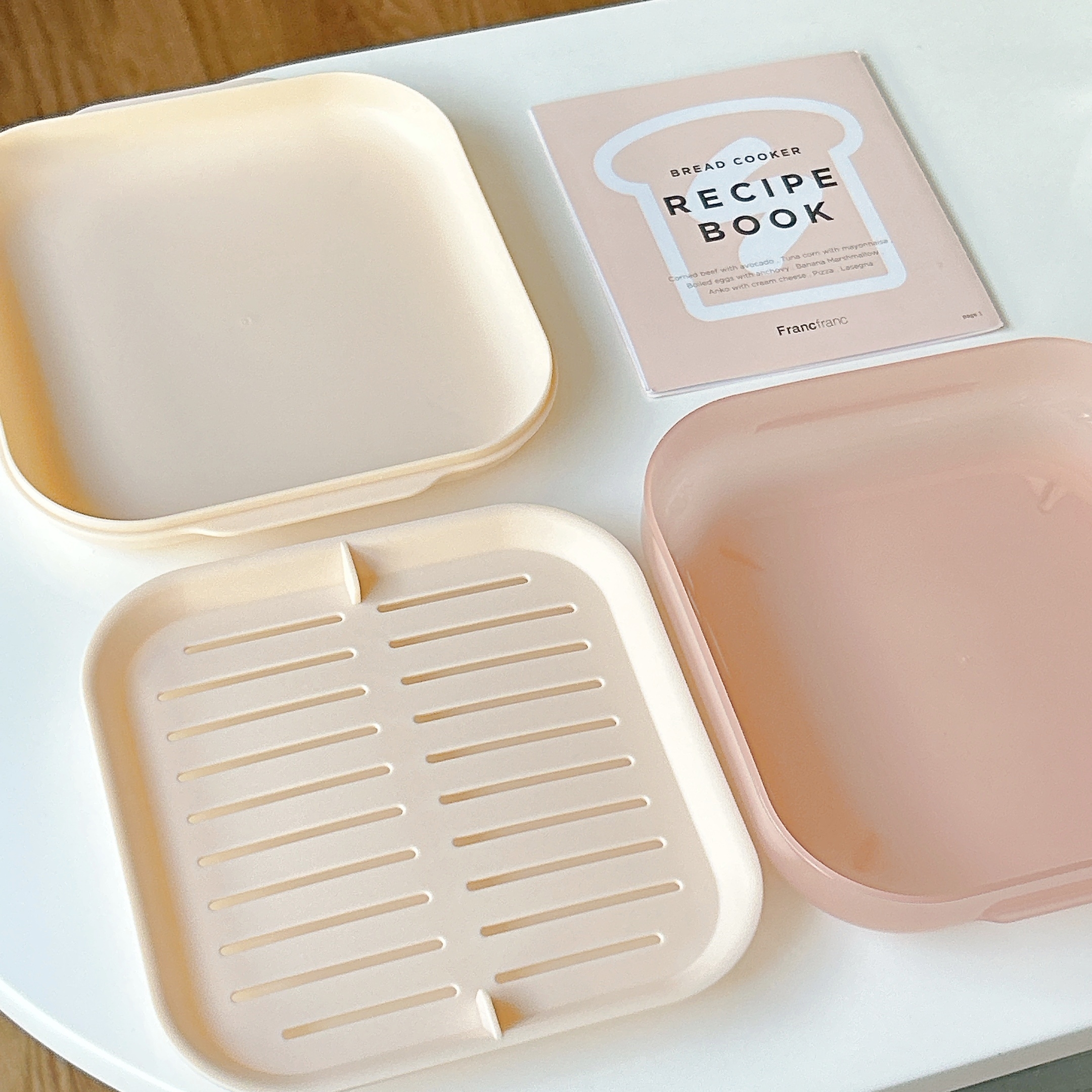 Francfranc（フランフラン）の「レンジでふわもち食パン ピンク」