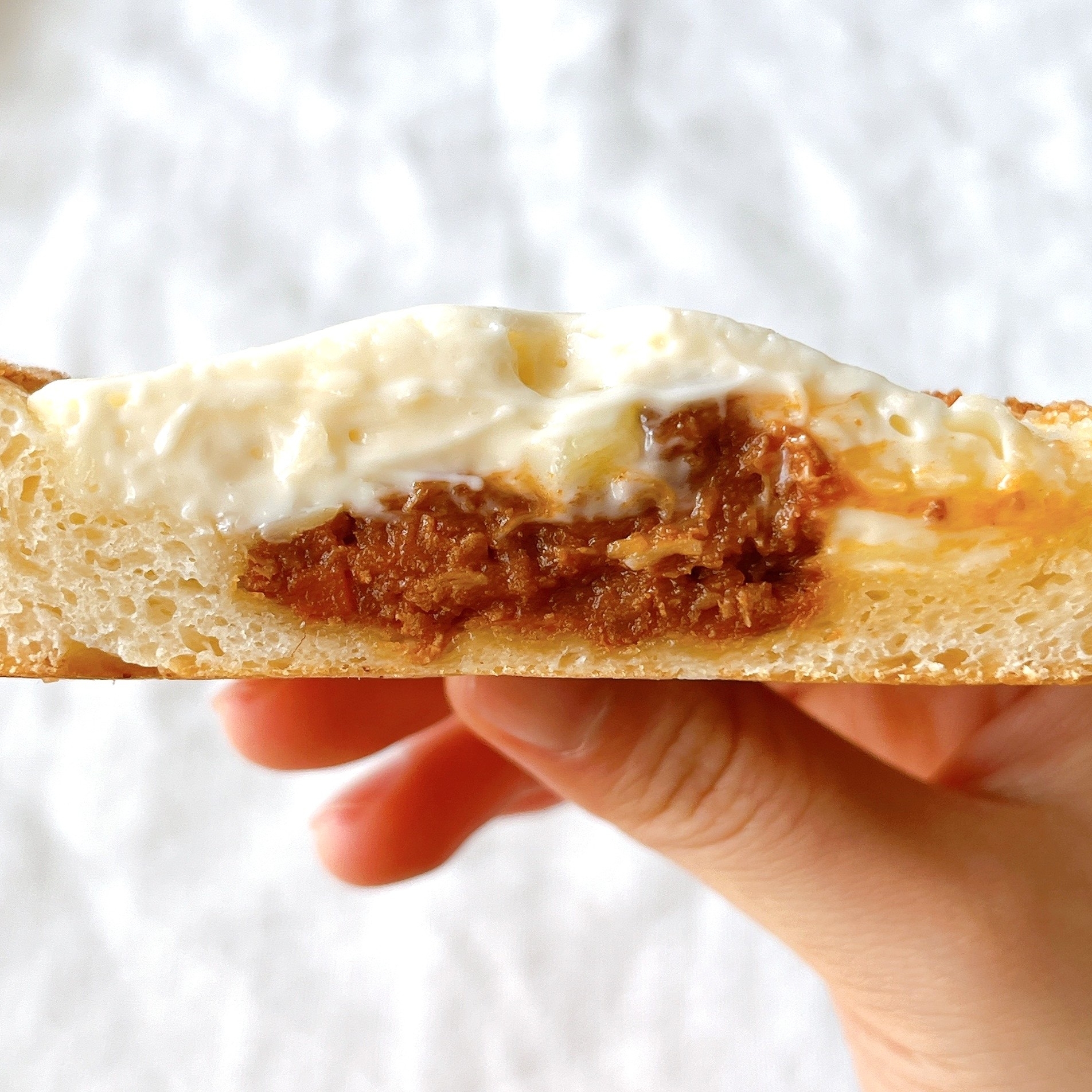 ローソン「チーズとボロネーゼのパン」