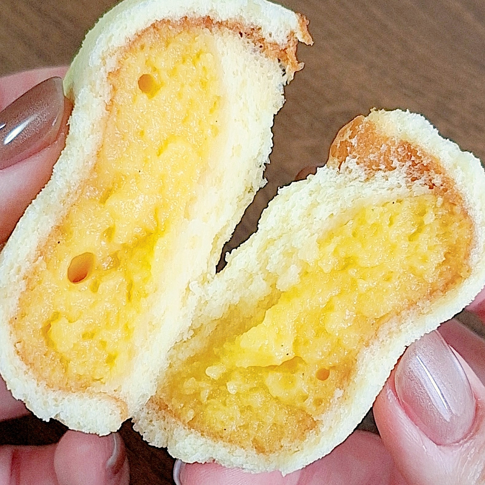 シャトレーゼ「ふんわりムーン カスタード」