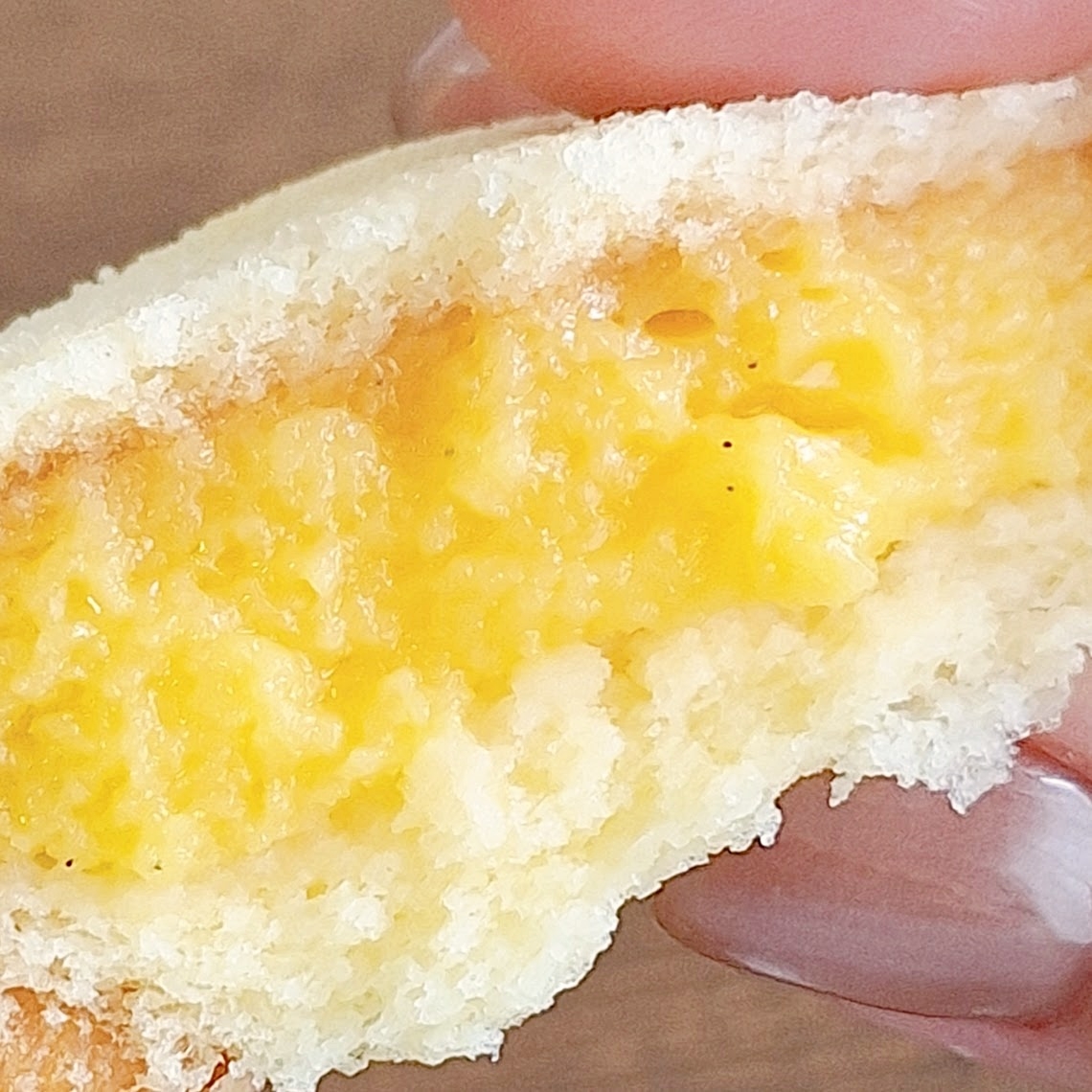 シャトレーゼ「ふんわりムーン カスタード」